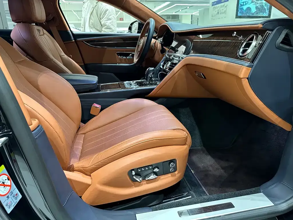 Bentley Flying Spur — фото 6