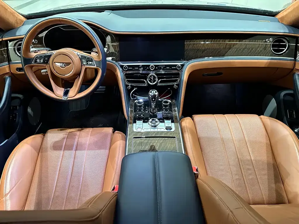 Bentley Flying Spur — фото 8