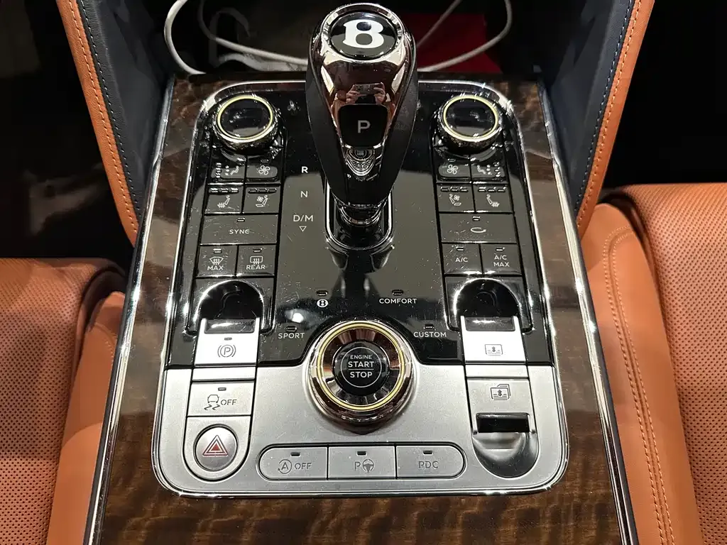 Bentley Flying Spur — фото 10