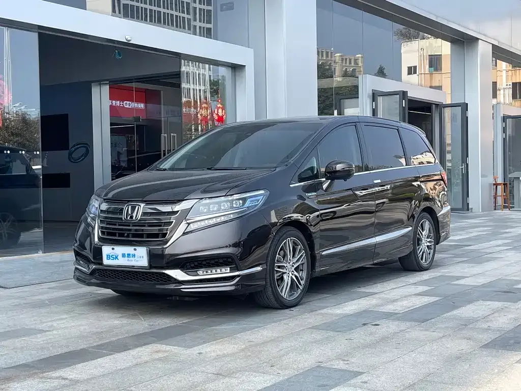 Honda Elysion — фото 1