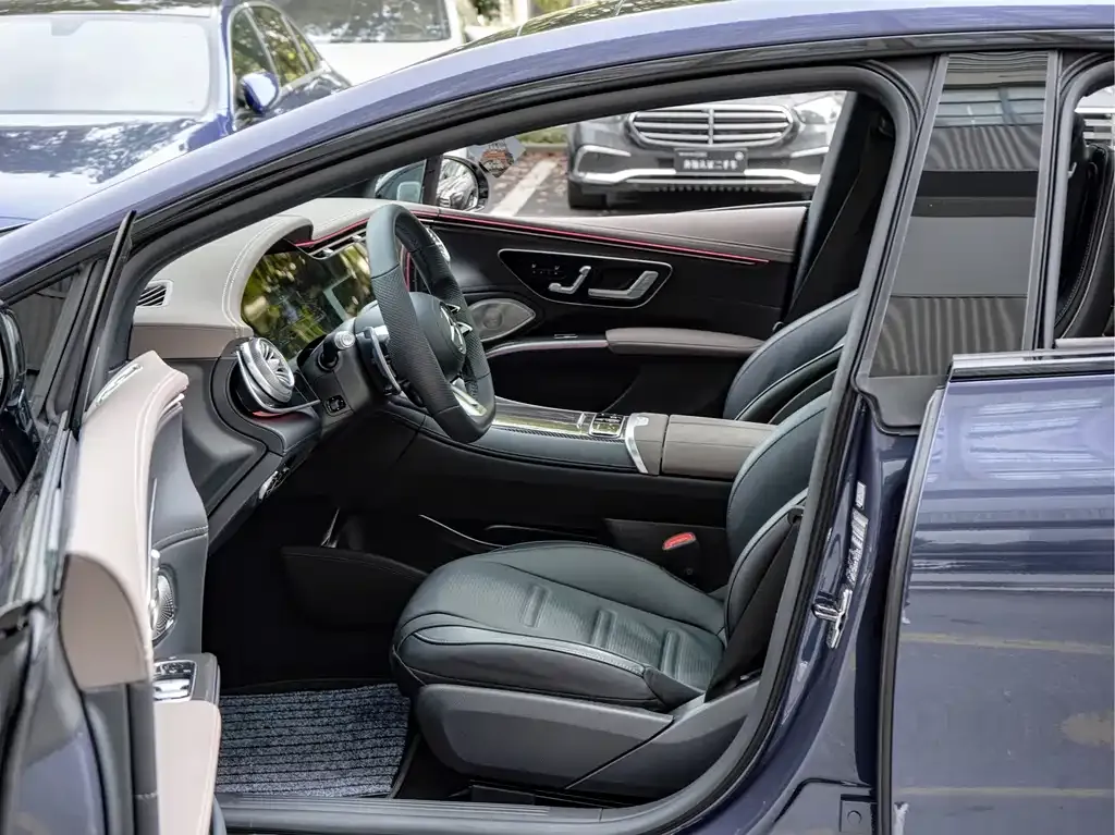Mercedes-Benz EQS AMG — фото 6