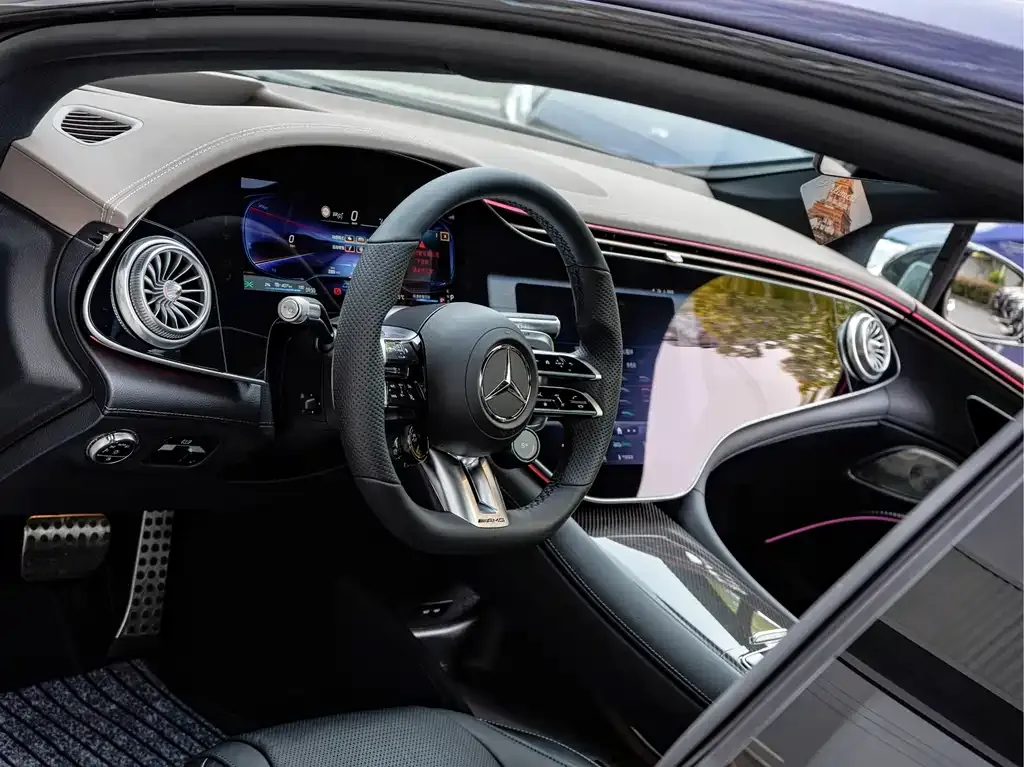 Mercedes-Benz EQS AMG — фото 10