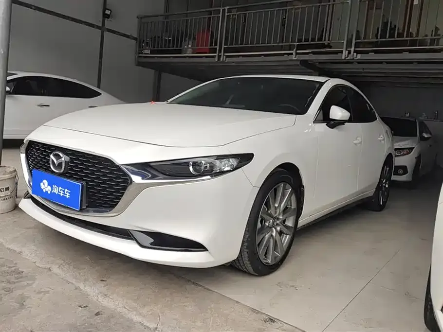 Mazda 3 Axela — фото 1