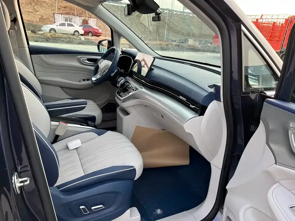 Roewe iMAX8 — фото 3
