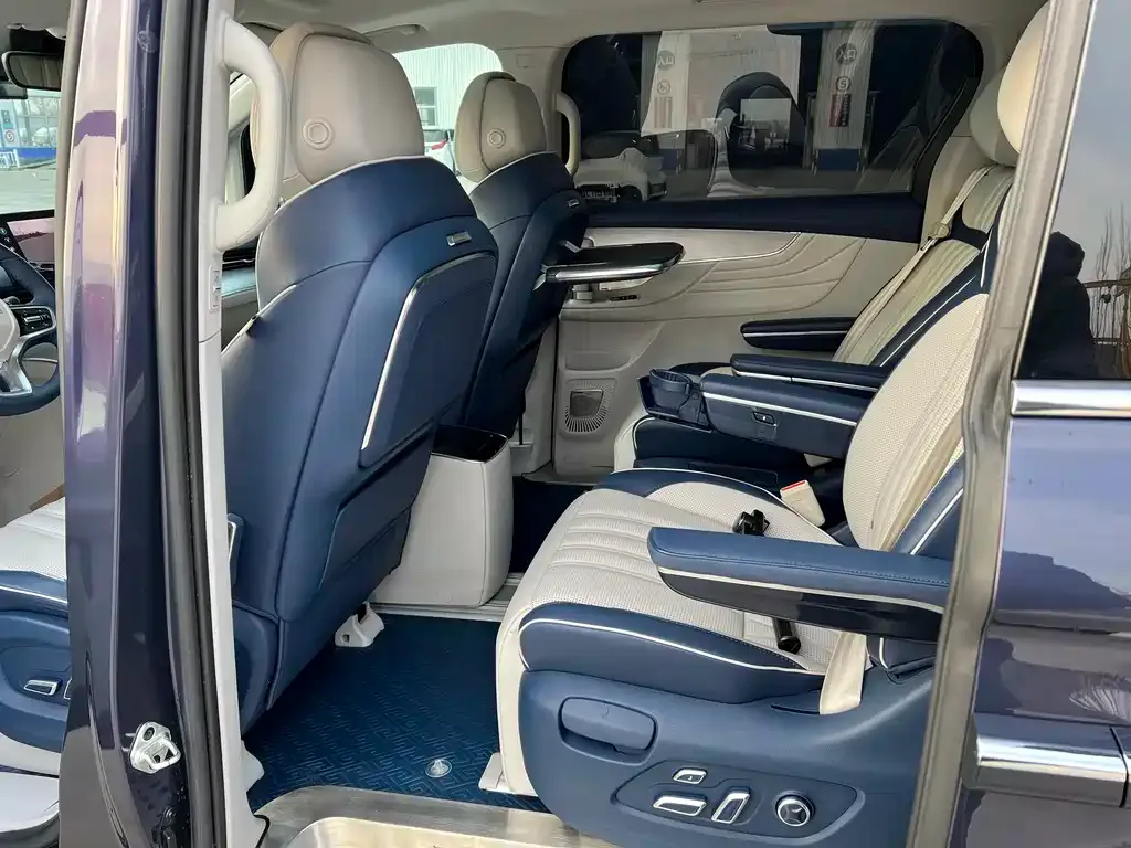 Roewe iMAX8 — фото 8