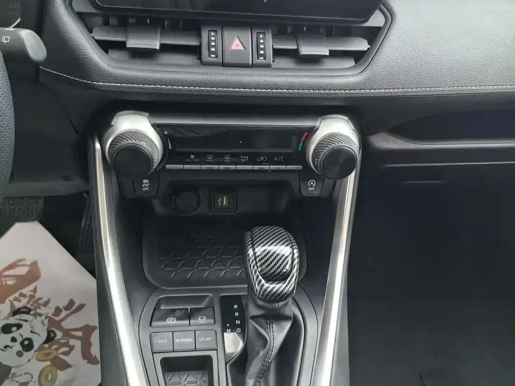 Toyota RAV4 — фото 10