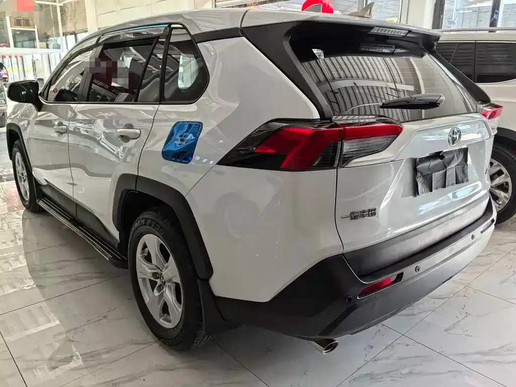Toyota RAV4 — фото 3