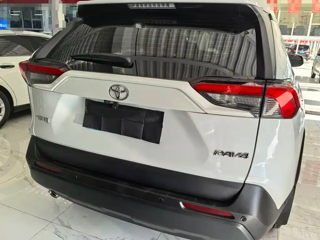 Toyota RAV4 — фото 4