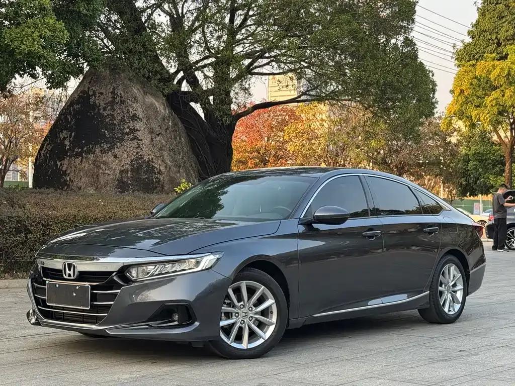 Honda Accord — фото 1