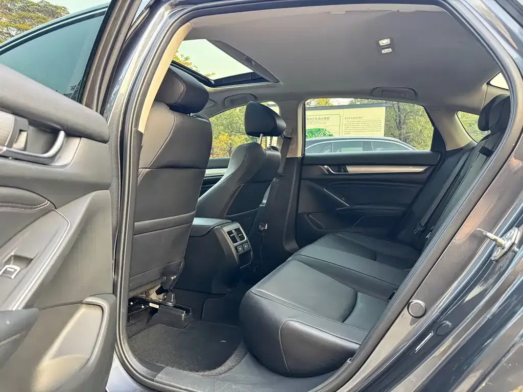 Honda Accord — фото 4