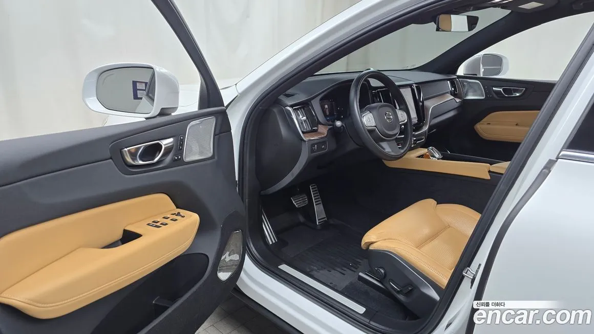 Volvo XC60 — фото 9
