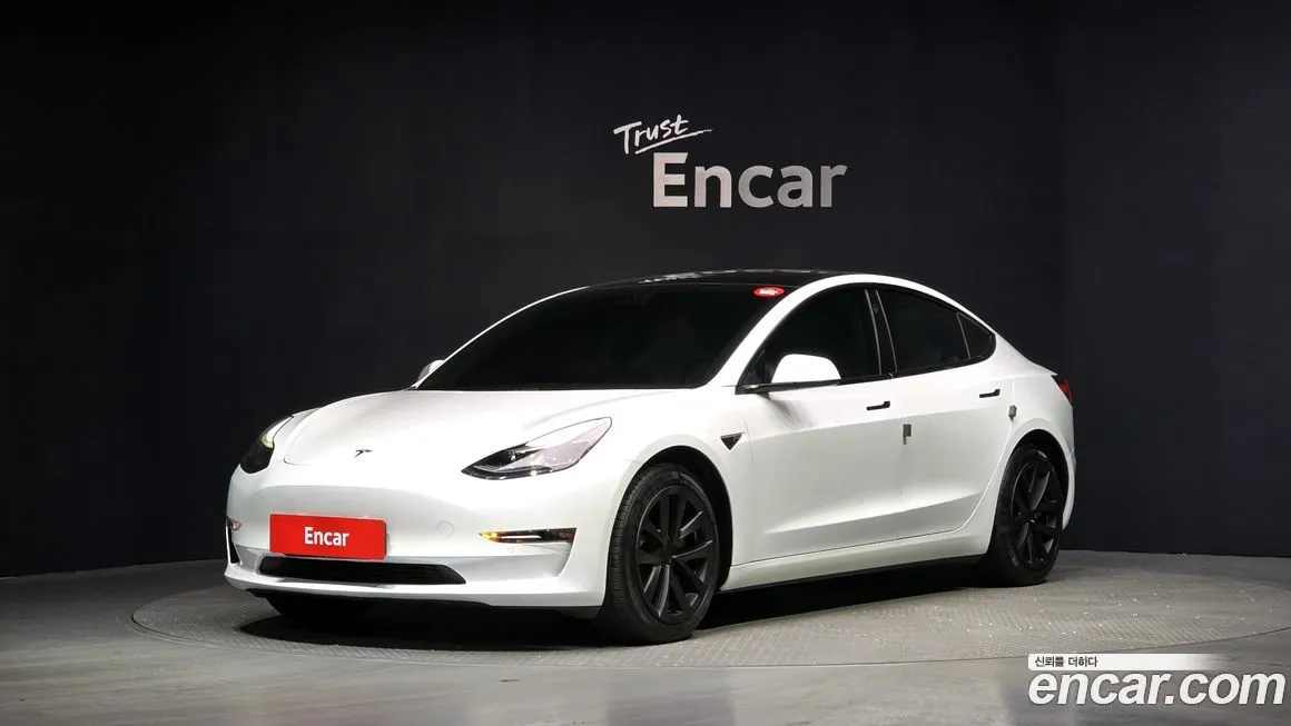 Tesla Model 3 — фото 1