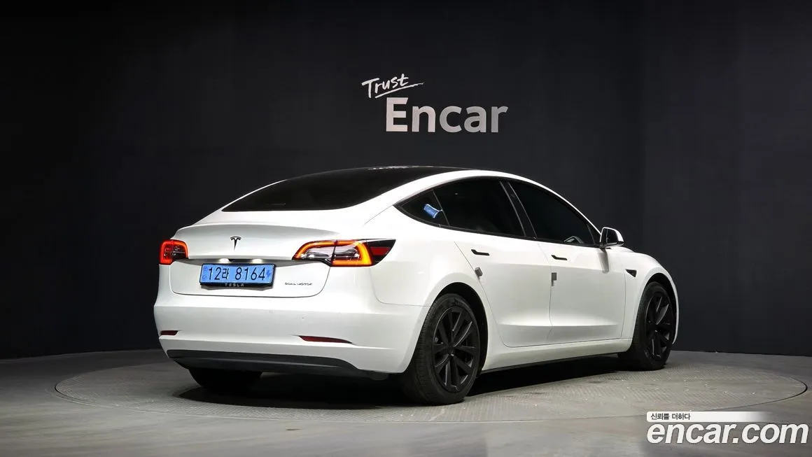 Tesla Model 3 — фото 7