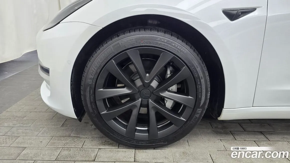 Tesla Model 3 — фото 10