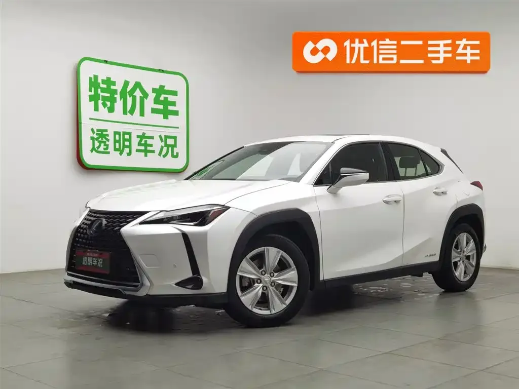 Lexus UX — фото 1