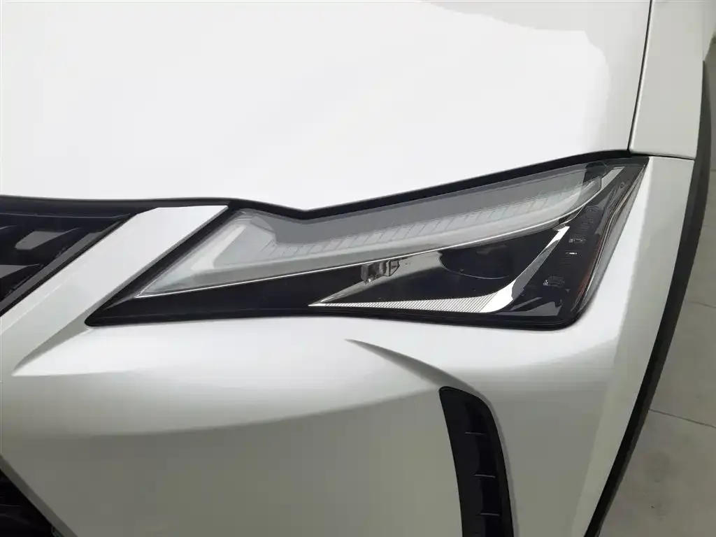 Lexus UX — фото 2