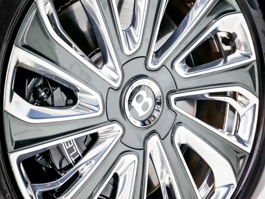 Bentley Flying Spur — фото 9