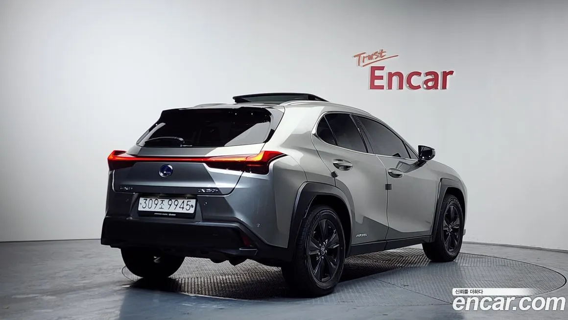 Lexus UX — фото 3