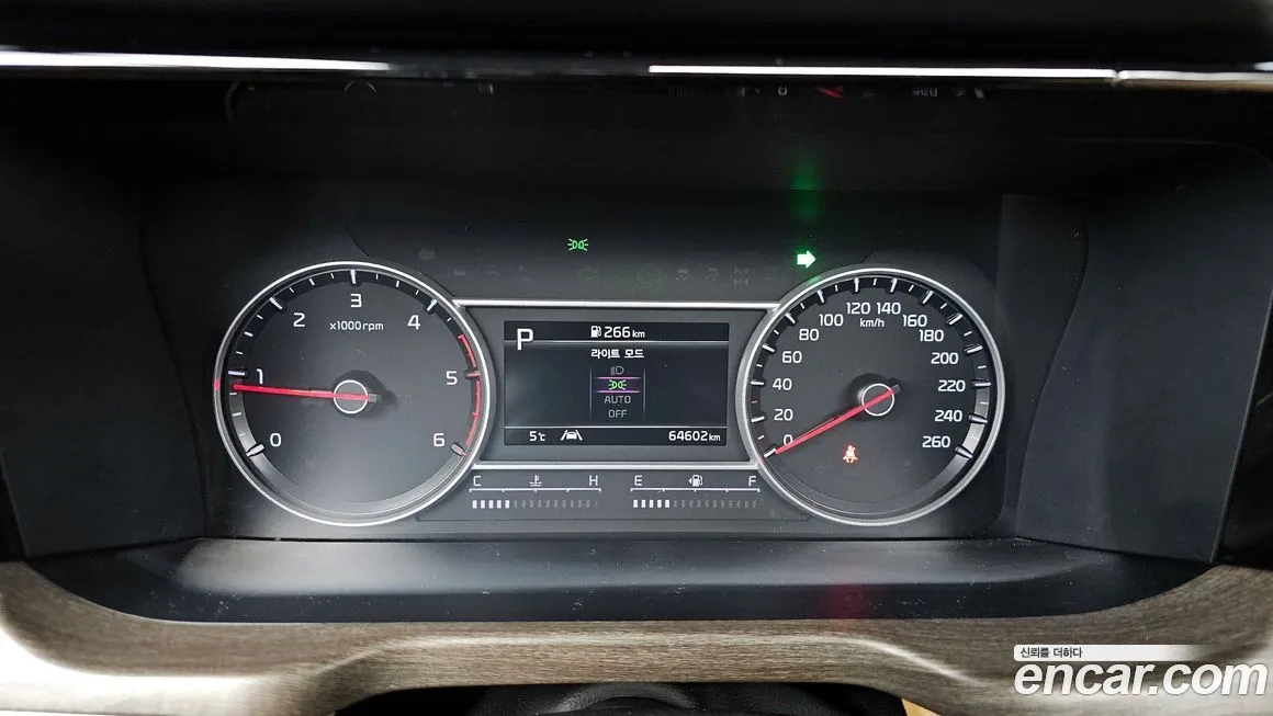 Kia Sorento — фото 8