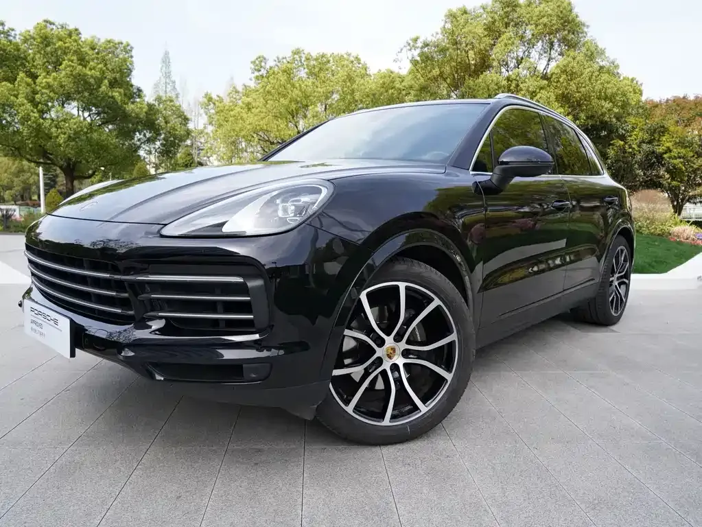 Porsche Cayenne — фото 1