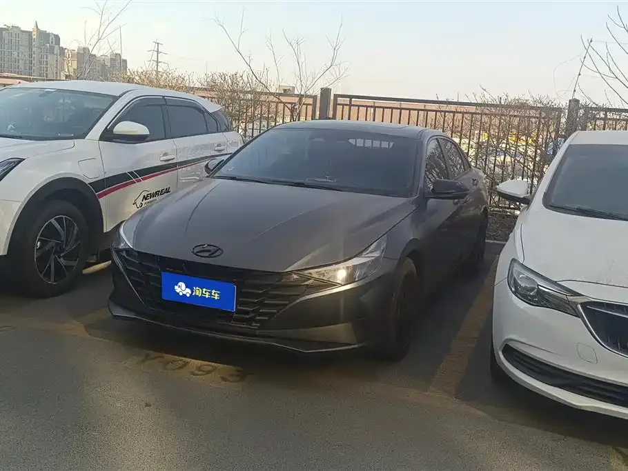 Hyundai Elantra — фото 1