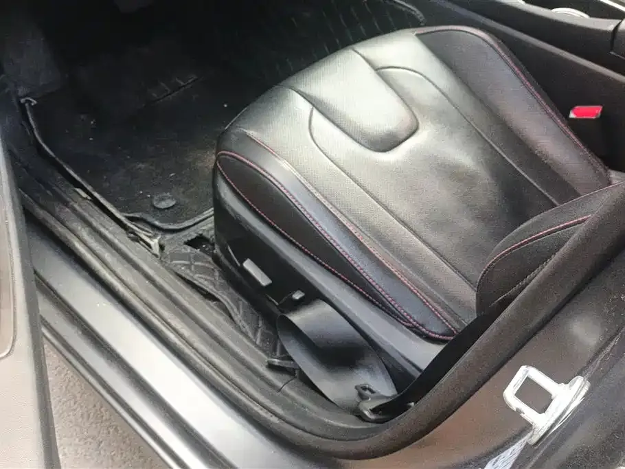 Hyundai Elantra — фото 4