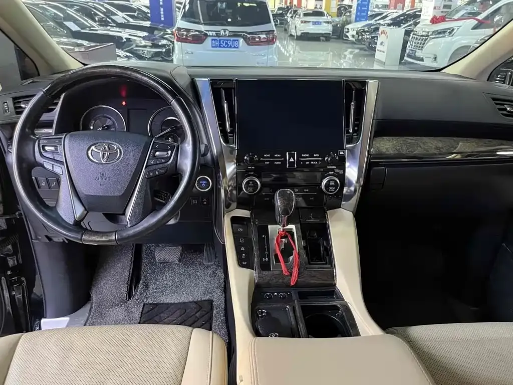 Toyota Alphard — фото 5