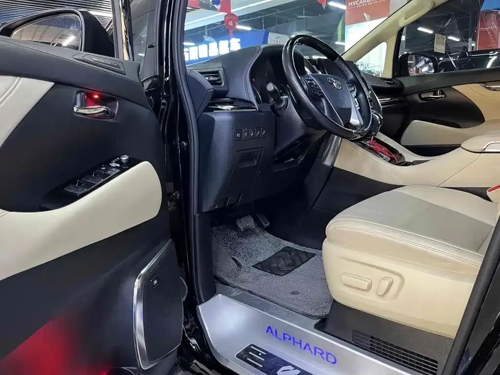 Toyota Alphard — фото 10