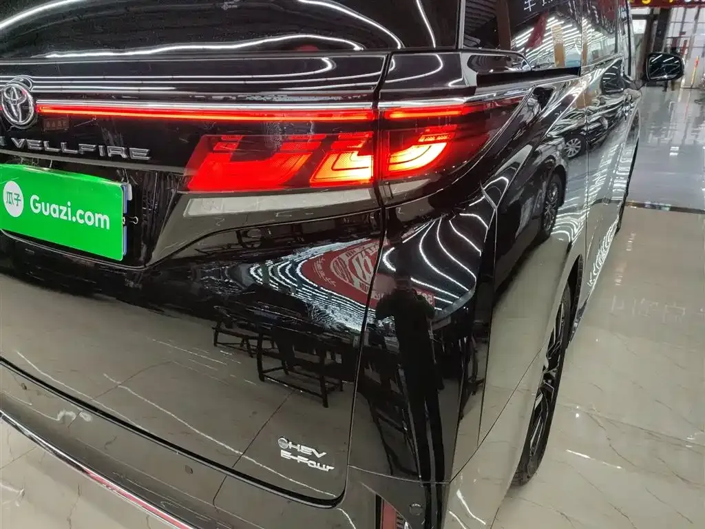 Toyota Vellfire — фото 10