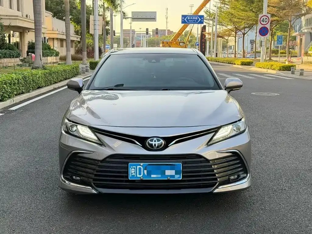 Toyota Camry — фото 9