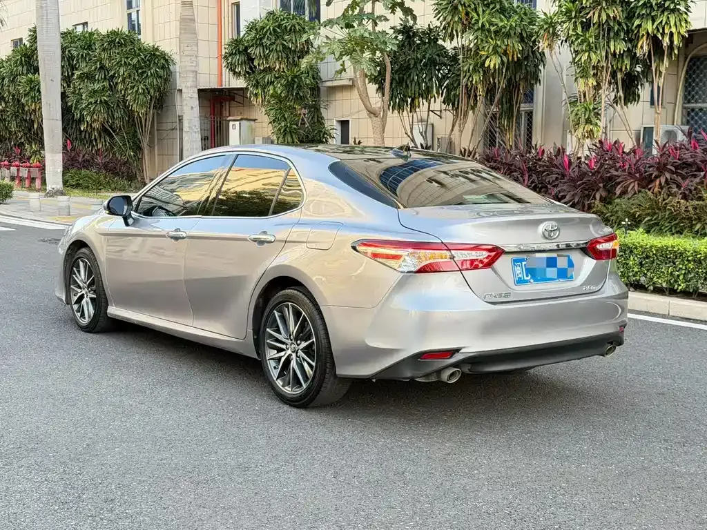 Toyota Camry — фото 7