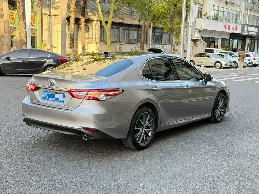 Toyota Camry — фото 3