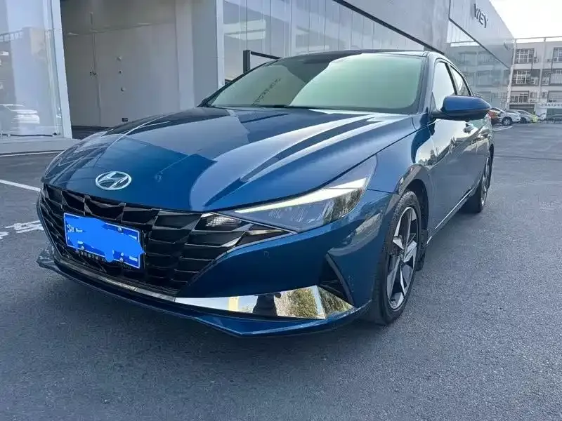 Hyundai Elantra — фото 1