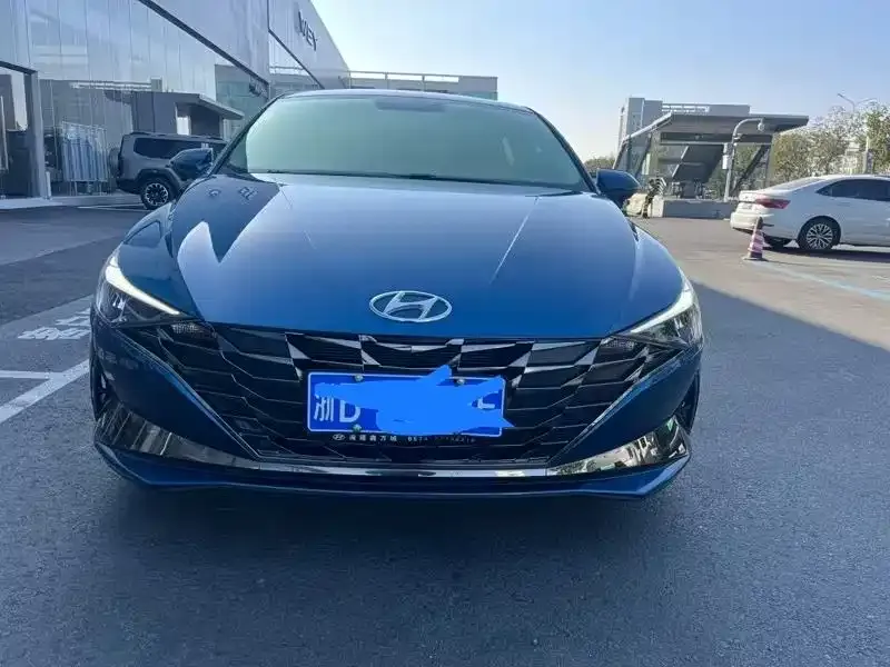 Hyundai Elantra — фото 3