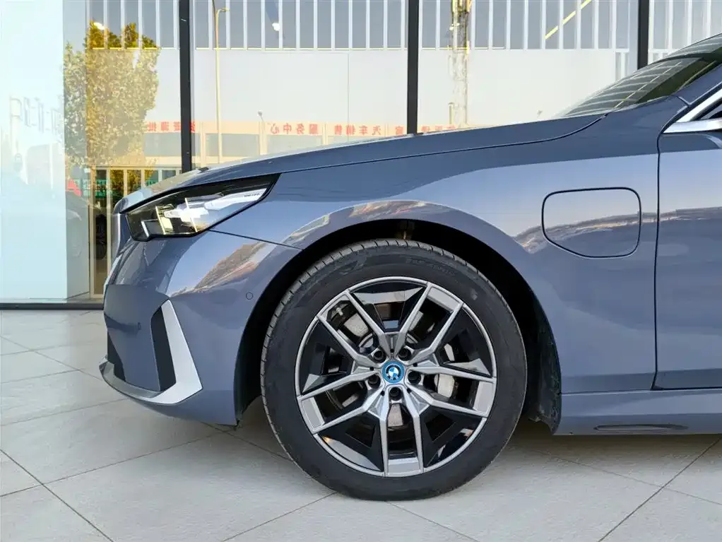 BMW i5 — фото 4