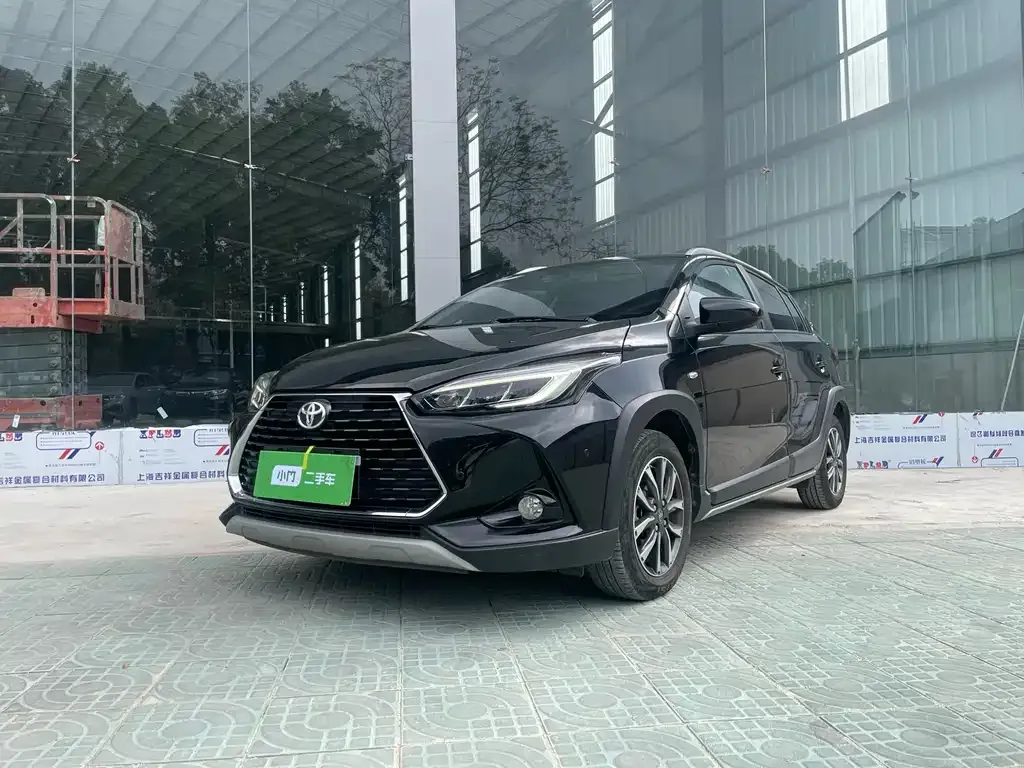 Toyota Yaris L — фото 1