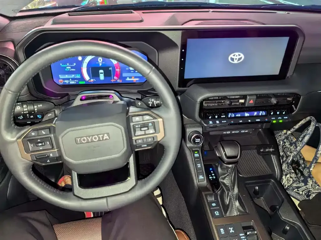Toyota Prado — фото 2