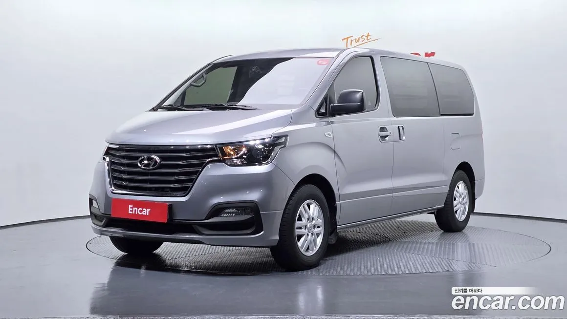 Hyundai Starex — фото 1