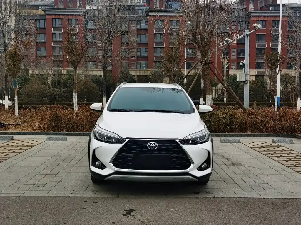 Toyota Yaris L — фото 7