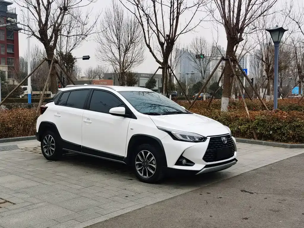 Toyota Yaris L — фото 10