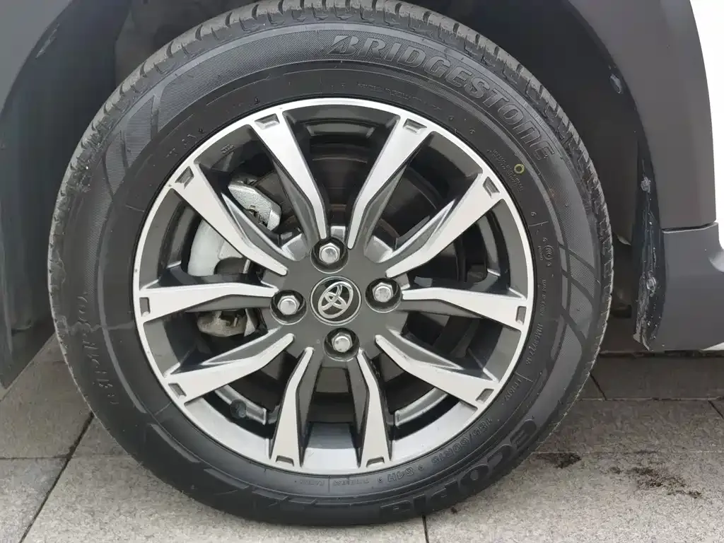 Toyota Yaris L — фото 3