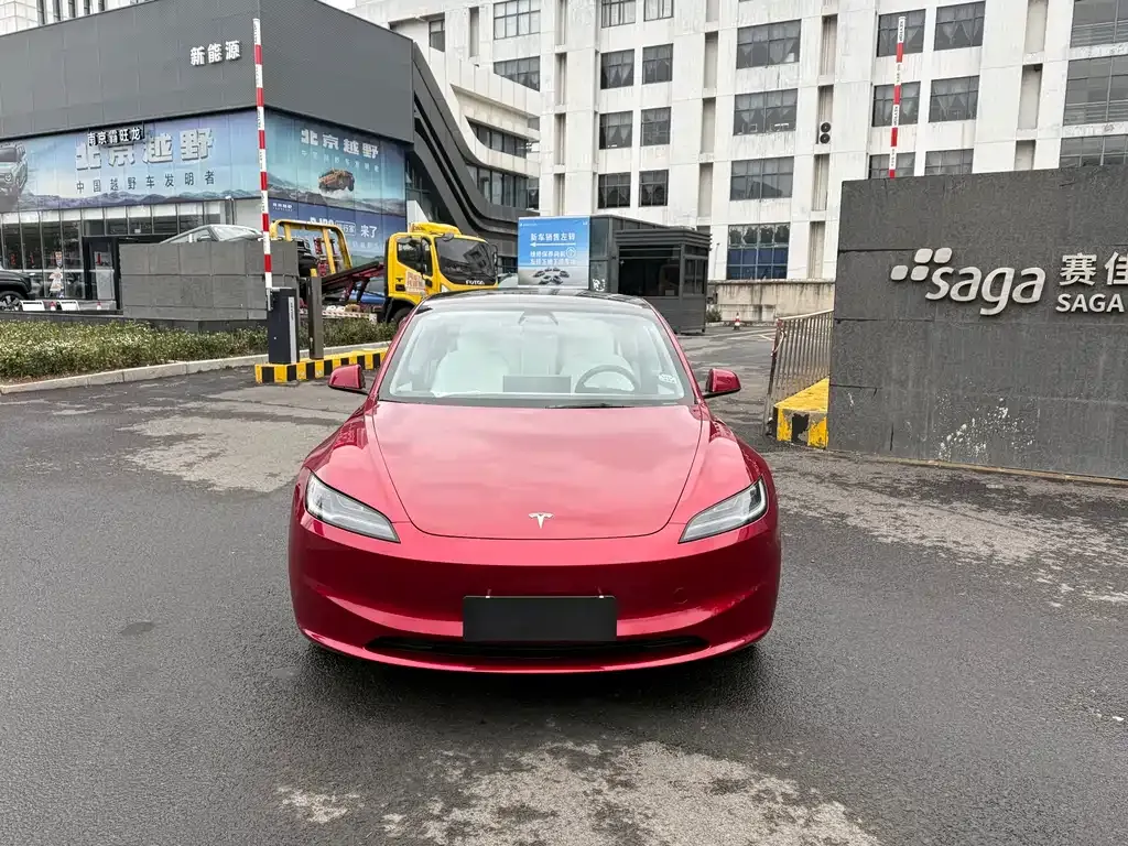 Tesla Model 3 — фото 4