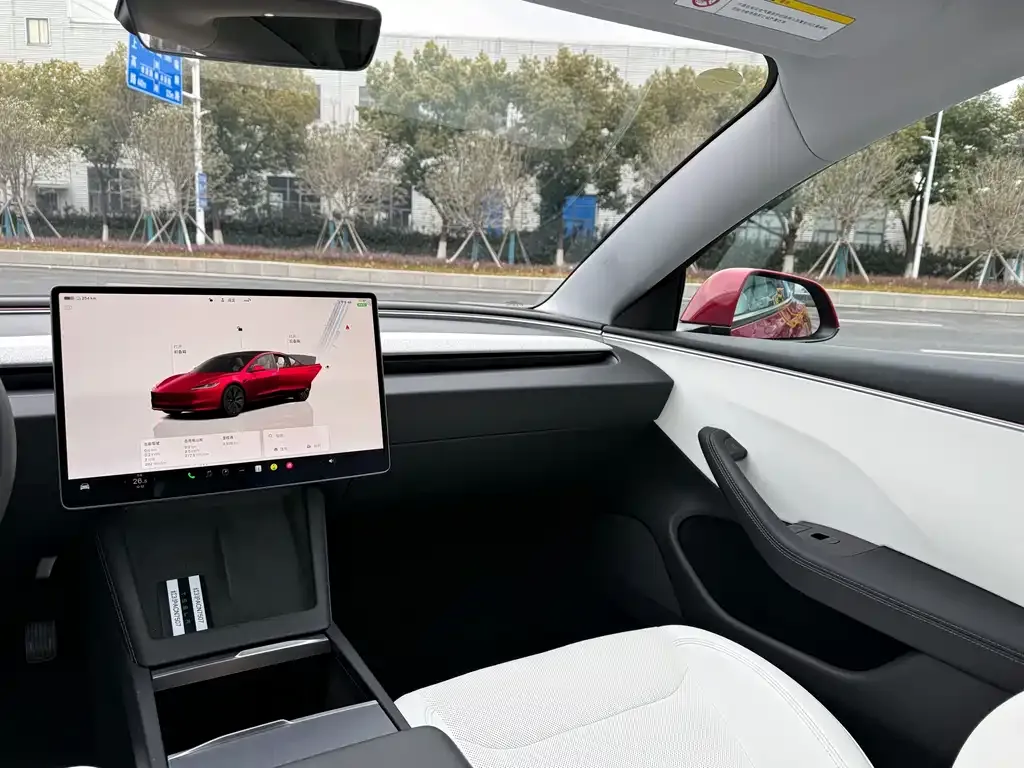 Tesla Model 3 — фото 3