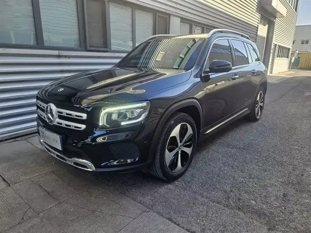 Mercedes-Benz GLB — фото 1