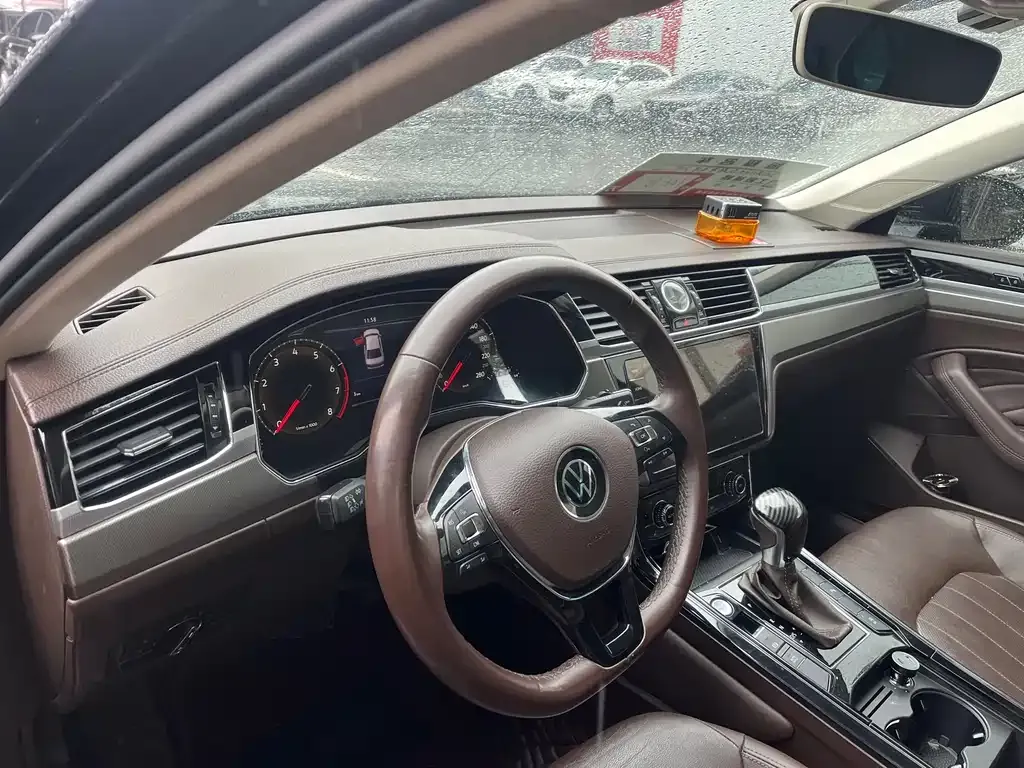Volkswagen Phideon — фото 4