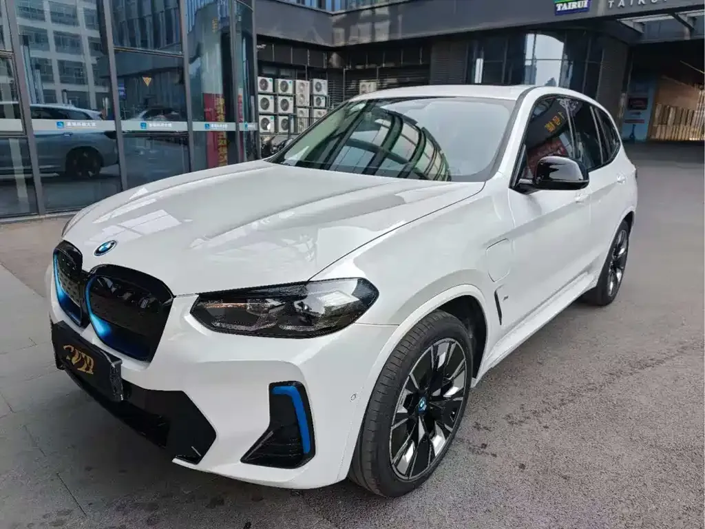 BMW iX3 — фото 1