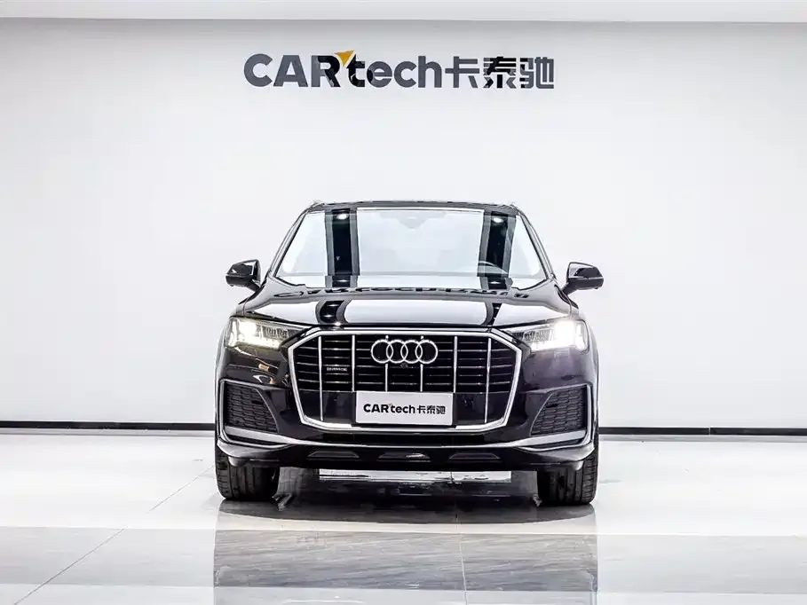 Audi Q7 — фото 1