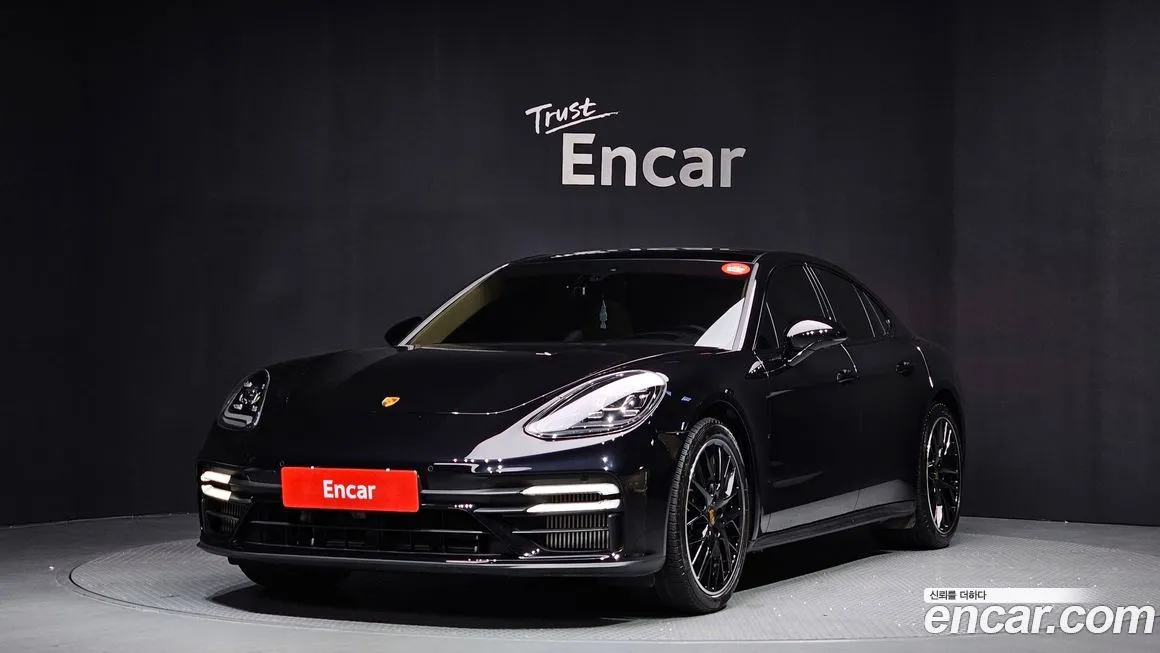 Porsche Panamera — фото 1