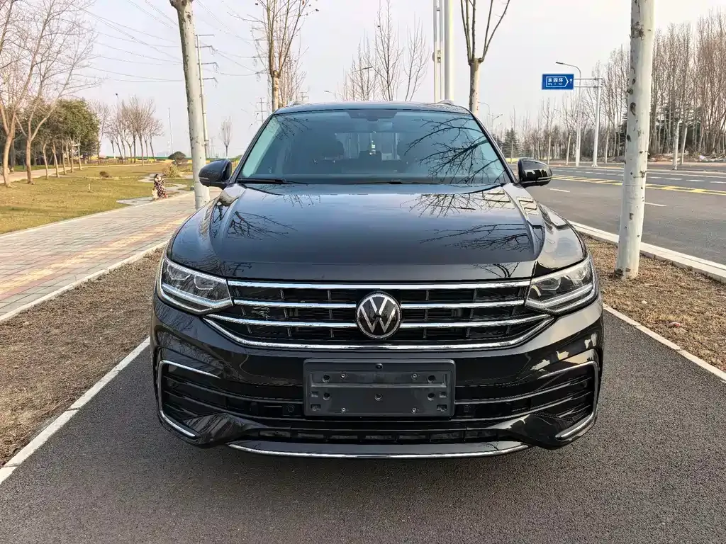 Volkswagen Tiguan L — фото 9