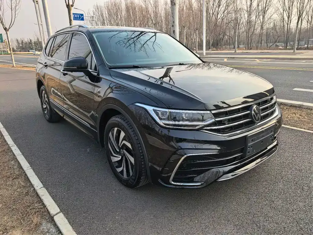 Volkswagen Tiguan L — фото 10